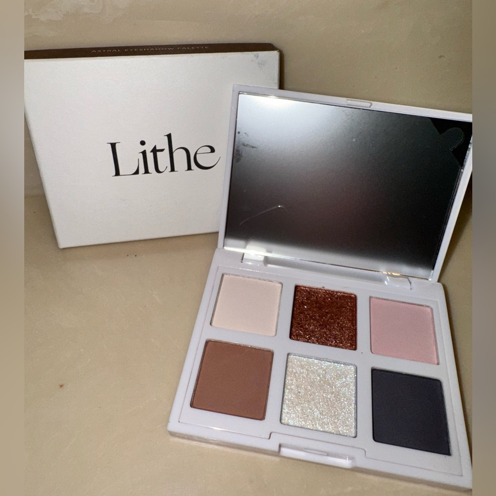 Lithe Beauty Astral Eyeshadow Palette - Excellent condition